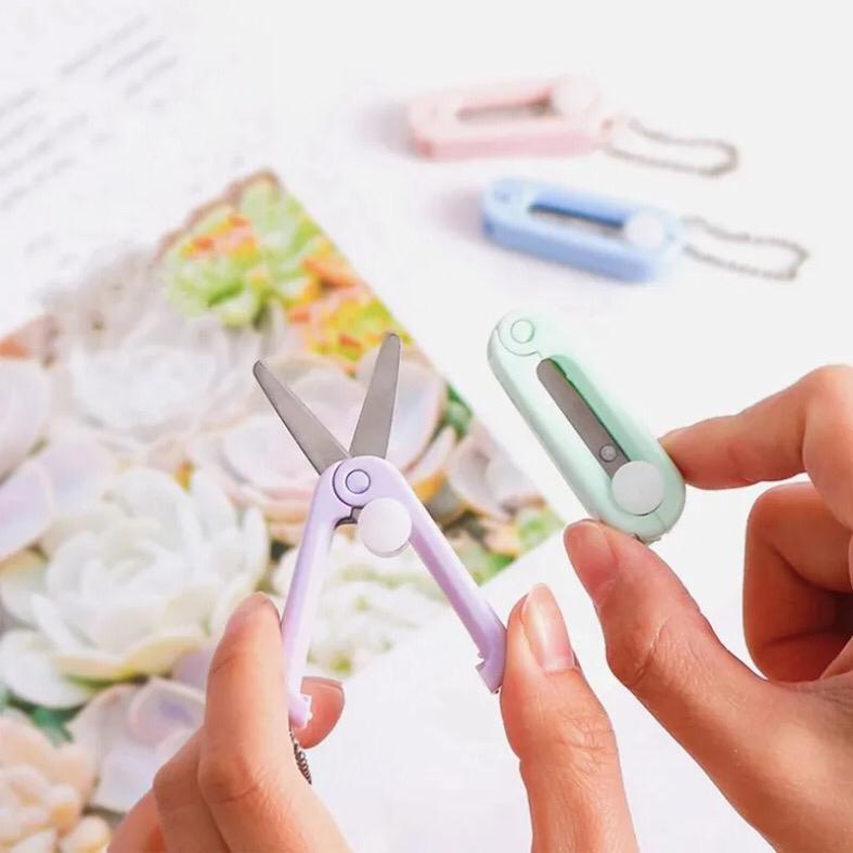 

Gunting Lipat Travel/Gunting Lipat Mini Gantungan Kunci /Gunting MiniTarik Praktis Portable Folding Scissor Cutter Serbaguna Pemotong Kertas
