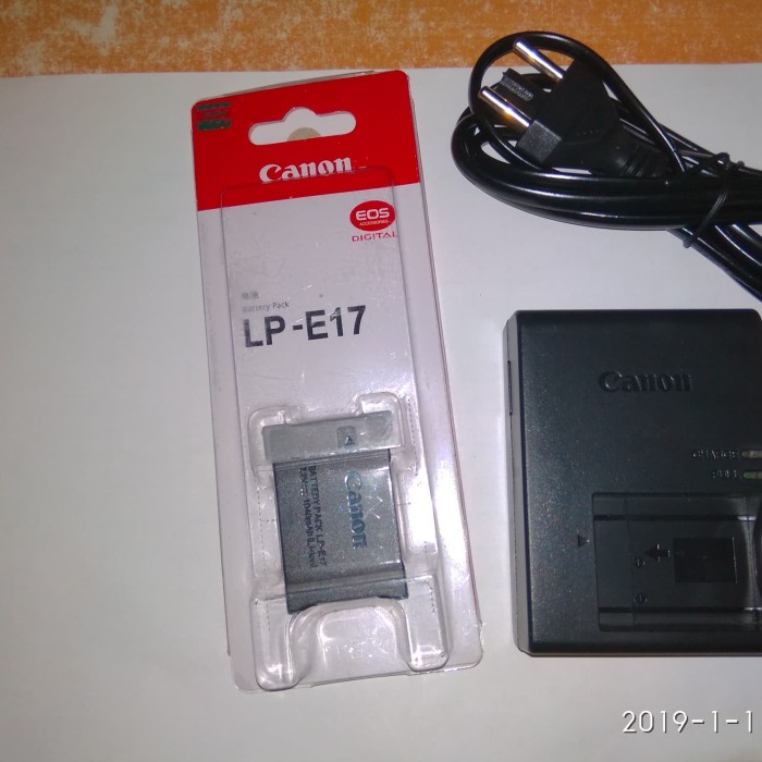 promo baterai kamera digital Canon Eos M3 dan charger. new