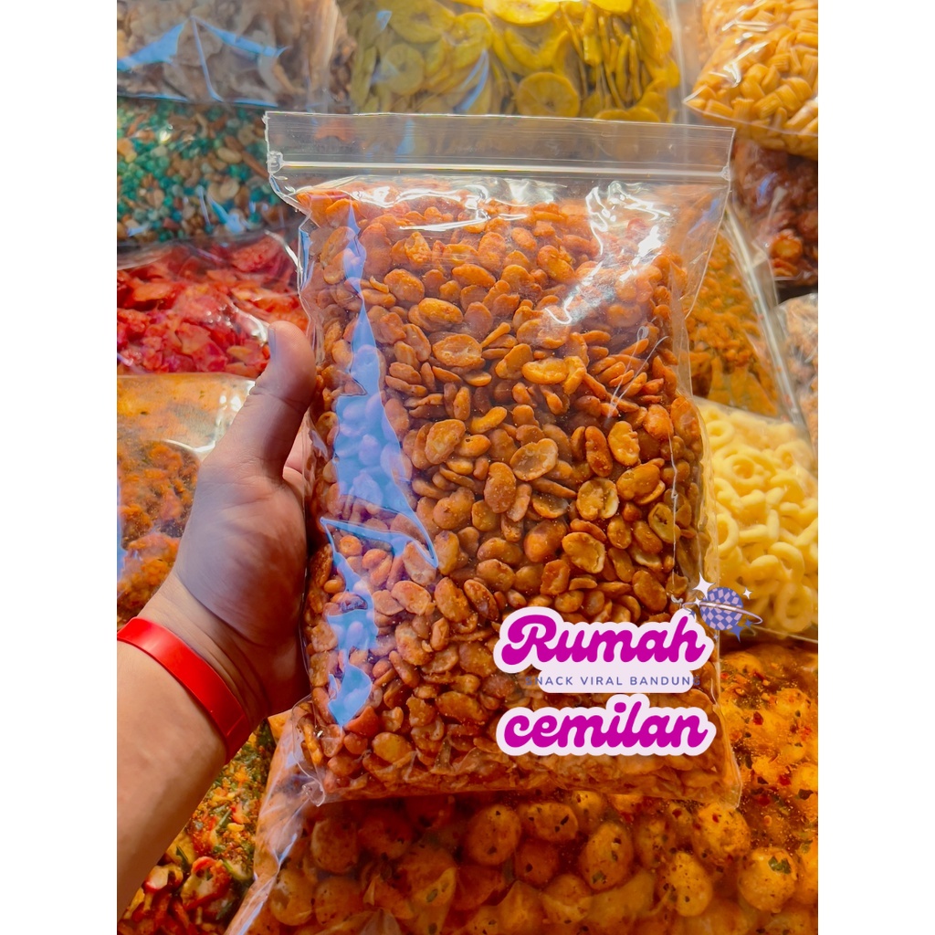 

Kacang Koro Kupas Rasa Pedas 1KG- Broad Bean Spicy Flavour - Pedas RUMAH CEMILAN