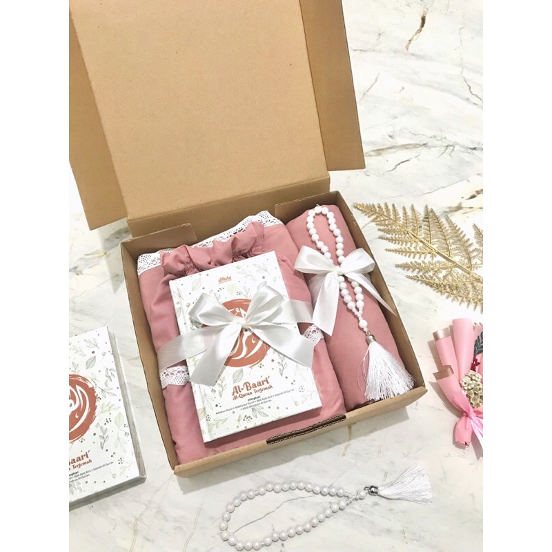 

KADO CEWEK / KADO MUKENA / HAMPERS MUKENA DEWASA / HAMPERS LEBARAN / KADO WISUDA / KADO WEDDING / GIFT BOX CEWE / HAMPERS WISUDA