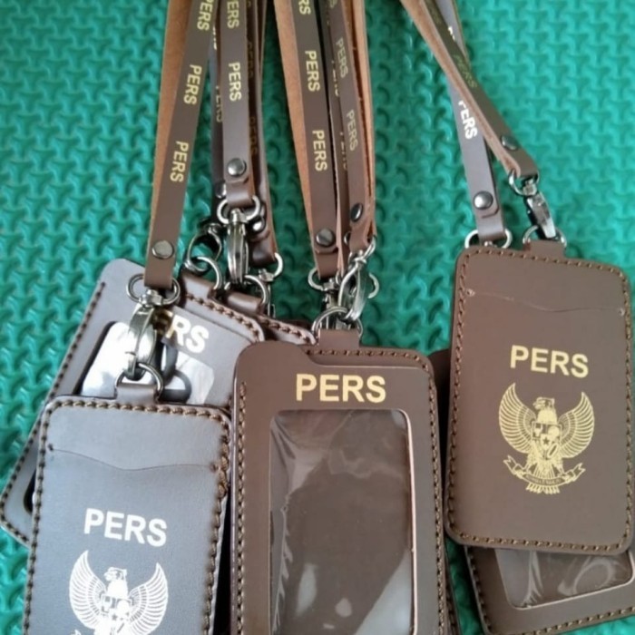 

[Terbaru]Ready Name Tag Id Card holder PERS - Cokelat