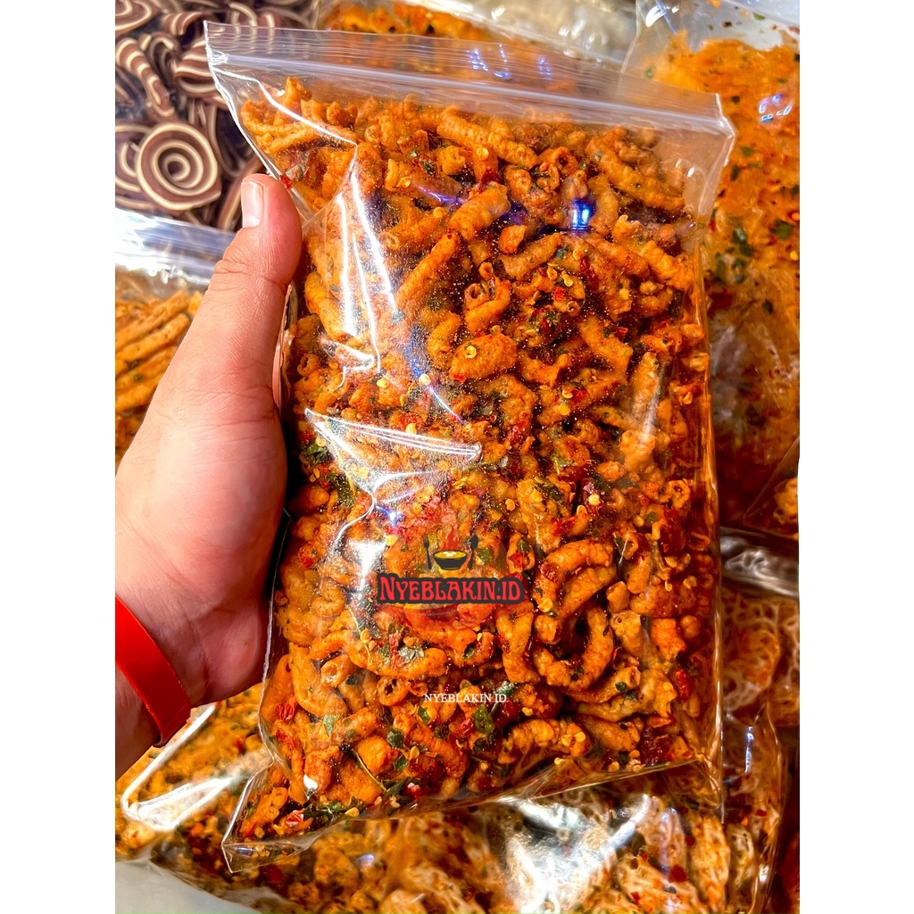 

USUS CRISPY PEDAS DAUN JERUK USUS KRISPI 1/2 kg NYEBLAKIN.ID