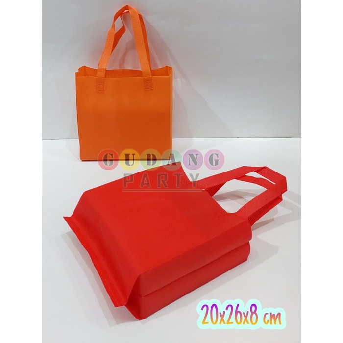 

[[ WSH - BEST SELLER ]] Spunbond Gomico Press 20x25/Tas Spunbond/Goody Bag/Tas Serbaguna