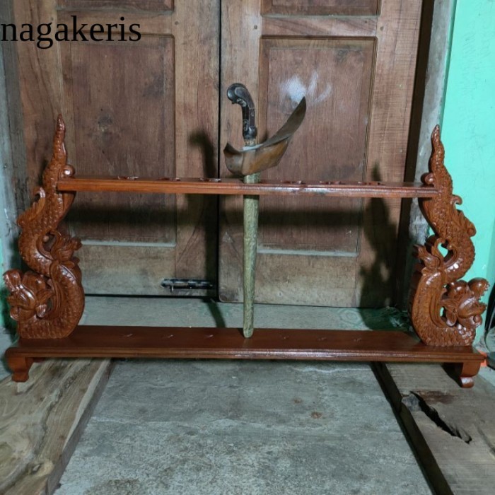 

Jagrak Tempat Pajanagan Keris Isi 7 Motif RajaNaga Ukiran Istimewa termurah