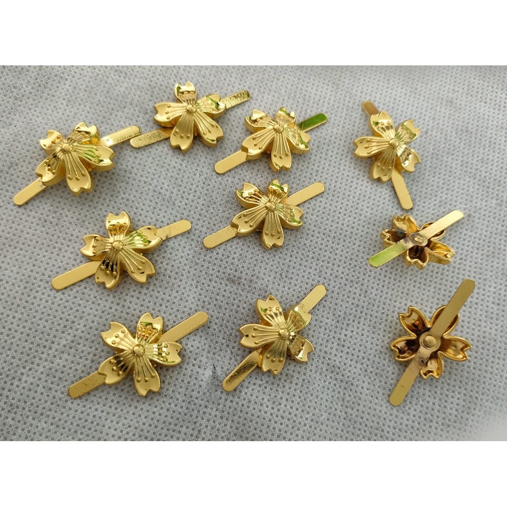 10PCS LOT  WWII WW2 JAPANESE CHERRY BLOSSOM TIN BADGE PIN NAVY OFFICER'S HAT COLLAR SHOULDER BADGE G