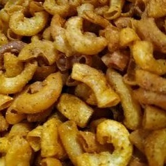 

MAKARONI BANTET PEDAS JAJANAN KEKINIAN SNACK KERING CAMILAN CEMILAN MAKANAN KERING MURAH KILOAN DIJAMIN FRESH HALAL BARANG BARU RASA ENAK GURIH MANIS ASIN RENYAH MOROTUKU SNACK