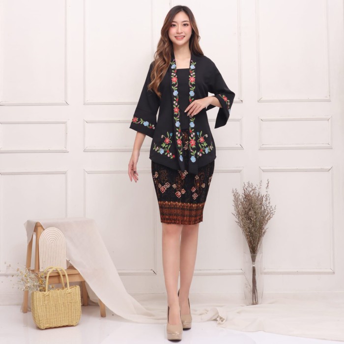 

Atasan Kebaya Kutu Baru Full Bordir Asli Amanda Good Quality - Putih, S