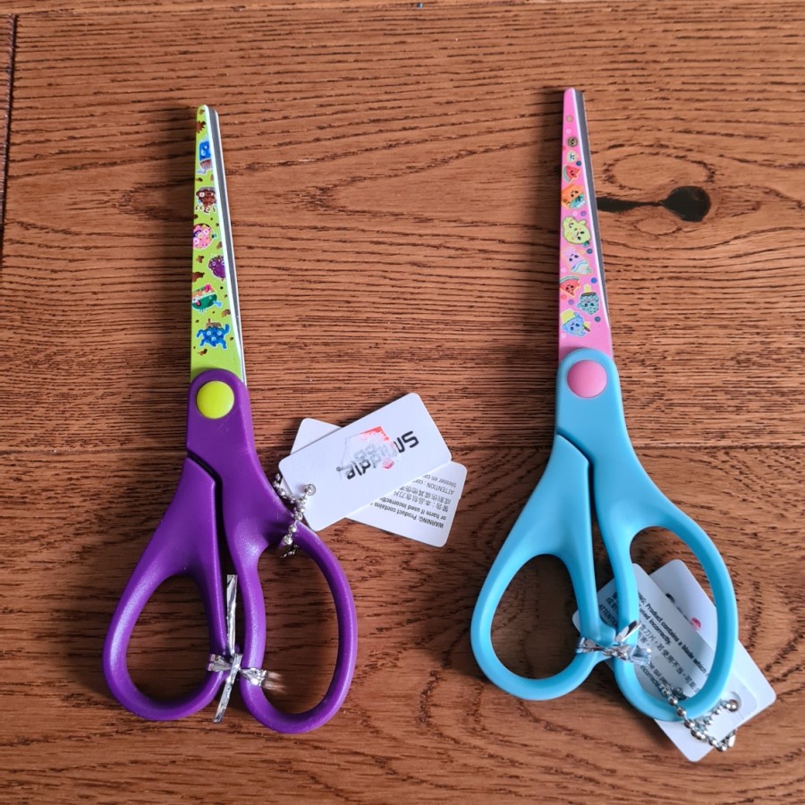 

SMIGGLE GRAPHIC SCISSORS - GUNTING SMIGGLE