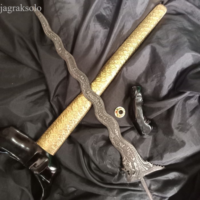 Keris Naga Nogo Siluman luk 13 Pamor Uler lulut antik