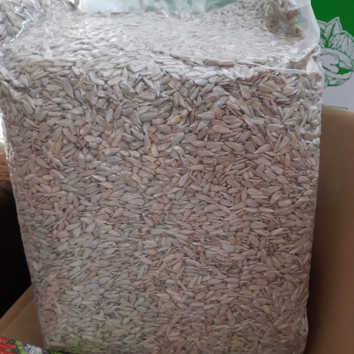 

panggang kuaci kupas, roasted sunfloer seeds 1kg