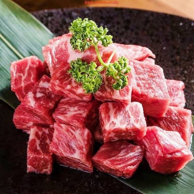 

Wagyu Saikoro 500gr Full Kotak 2cm Australia Meltique Meltik Daging Sapi Beef Cube