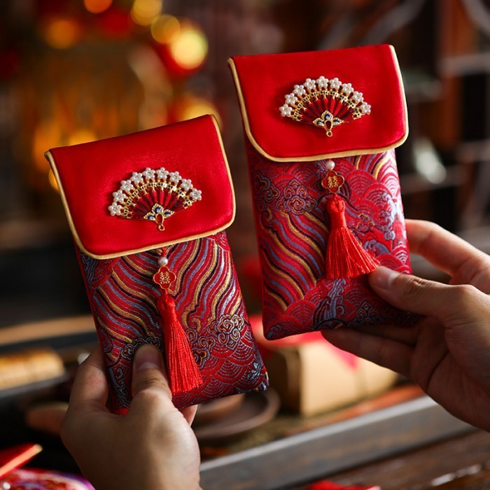 

NEW Dompet Kain Premium Angpao Motif Kipas Merak Angpau Sincia Tebal Bordir Ampau Imlek Bahan Kain Murah - KIPAS - BERDIRI