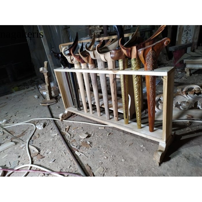 

Jagrak keris minimalis garapan alus bahan full jati Isi 10 terlaris murah