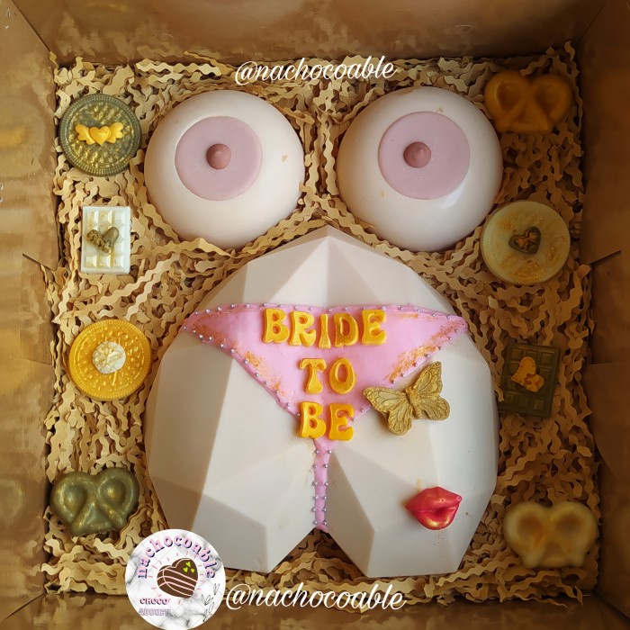 

Pinata Cake Bridal Shower ORI