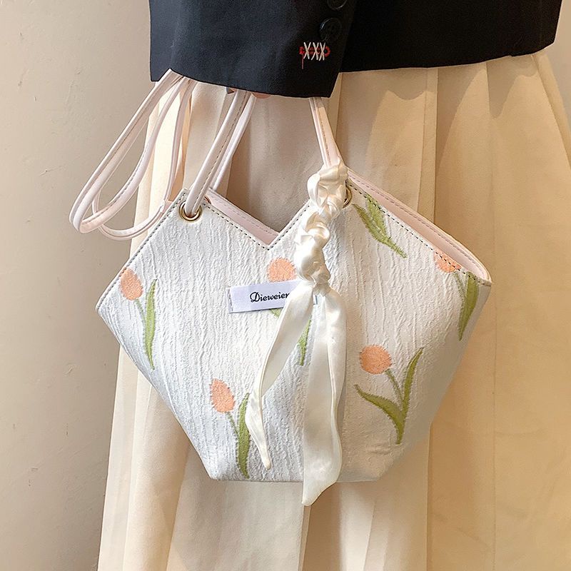 Large capacity bag for women