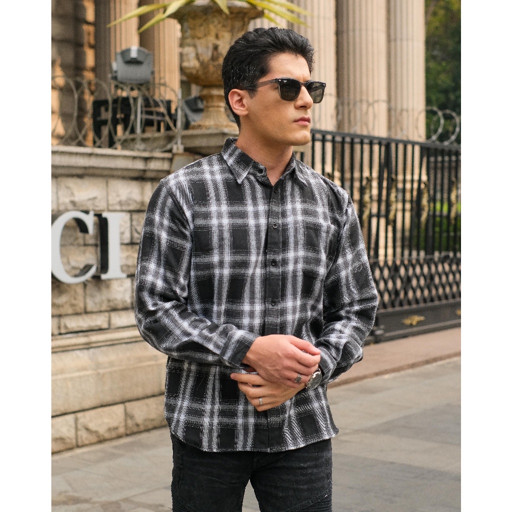 Weird Jeans - Flanel Cedric Black - Kemeja Pria Lengan Panjang Hitam Kasual Nyaman