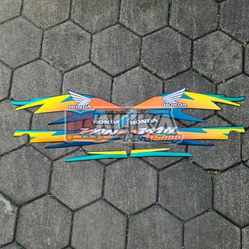 Striping Honda Win 100 Stiker Motor Lis Body Standart Tahun 2001
