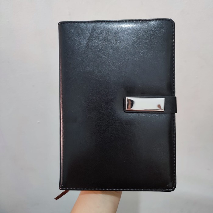 

PRODUK TERLARIS Paket Kado Hampers Notebook Agenda Custom Nama dan Pena Custom Premium - hitam 2