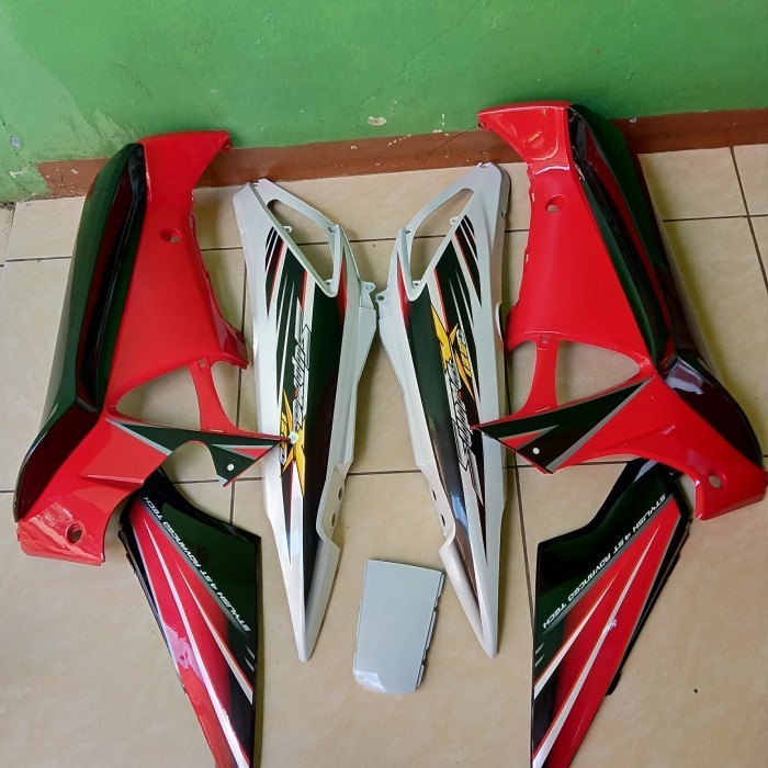 Body belakang plus sayap Supra X 125 lama merah putih
