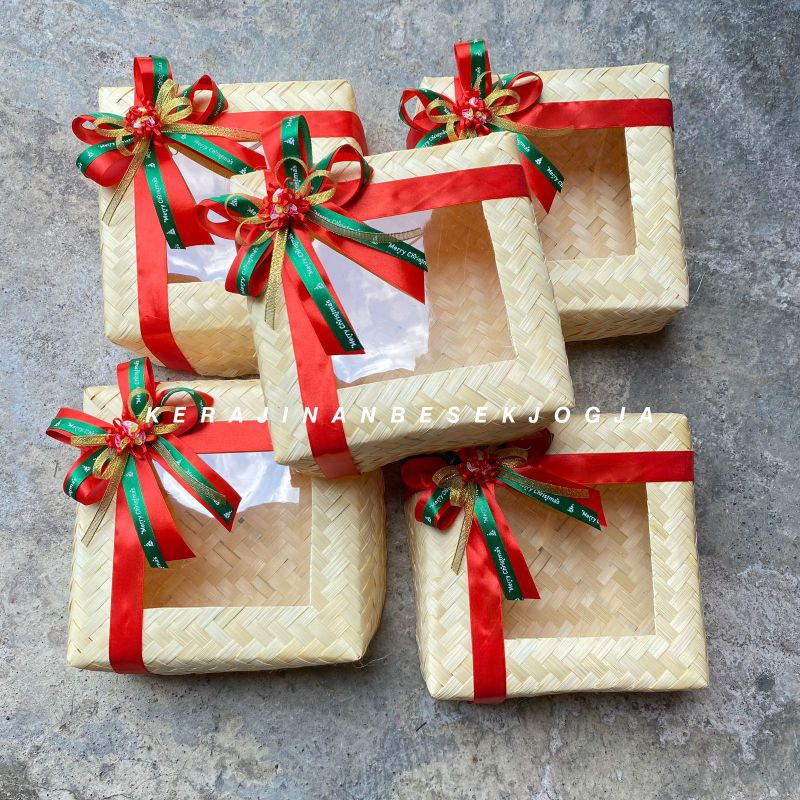

GROSIR BISA COD BESEK BLICING MIKA PITA NATAL MURAH/besek hantaran besek lamaran besek nasi besek snack besek jogja besek murah