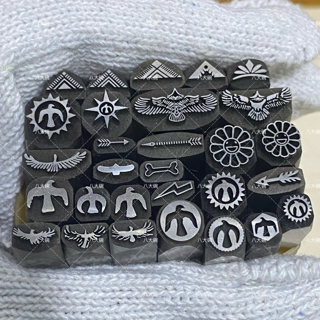 

Eagle Design Metal Stamps Jewelry Marking Puncher Leather Silver Steel Punching Carving Tool Craft Stamper Bird Pattern Press