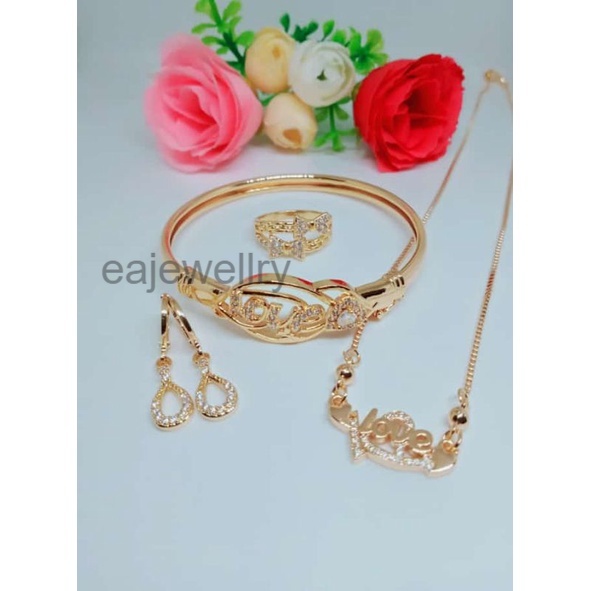 Satu set perhiasan mewah lapis emas 24 k