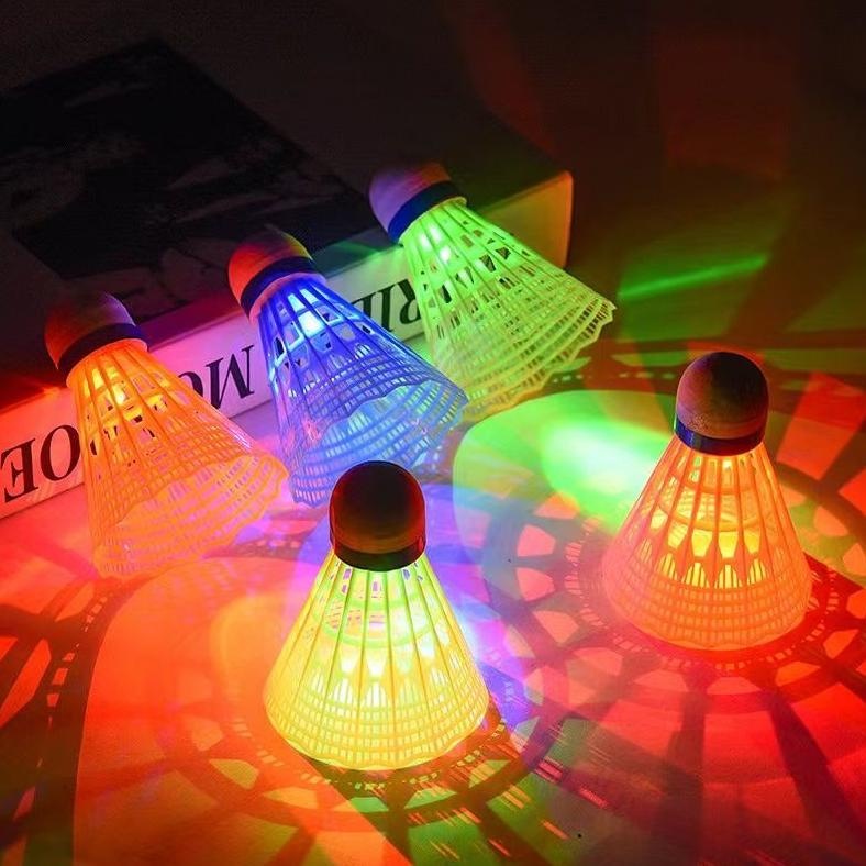 SUNFAY Kok Bulu Tangkis/Kok Badminton ISI 4 PCS Bercahaya Dengan Lampu Led/Synthetic Shuttlecock Bol