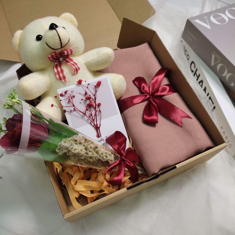 

Hampers/Gift Box Cowo cewe