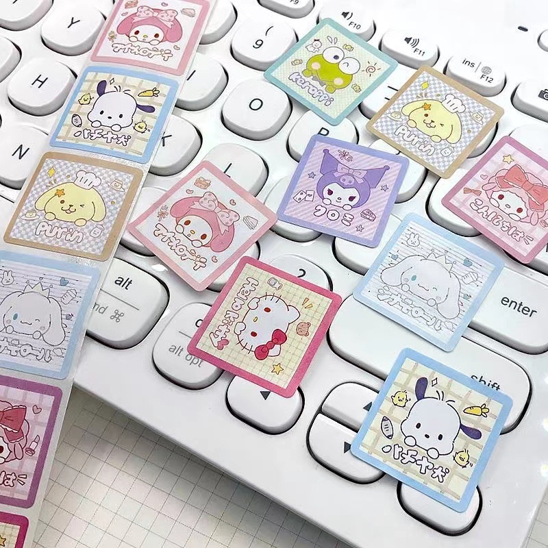 

(Gucin) (500PCS) STIKER ROLL SANRIO TAPE SEGEL / 1 ROLL STICKER SEGEL MOTIF CINNAMOROLL/ KUROMI/ MELODY