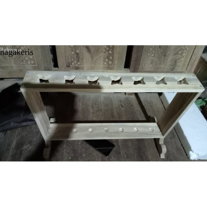 

jagrak keris minimalis isi 7 kontruksi kuat bahan jati knockdown Murah termurah