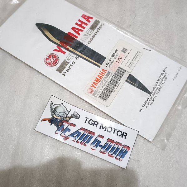striping sticker stiker polet cover kaper side tengah sambungan body belakang lis kanan ori original