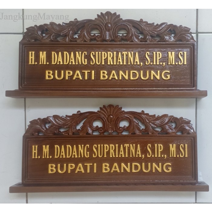 

Relief Ukir Kayu PAPAN NAMA MEJA (Pesanan 4 biji) murah