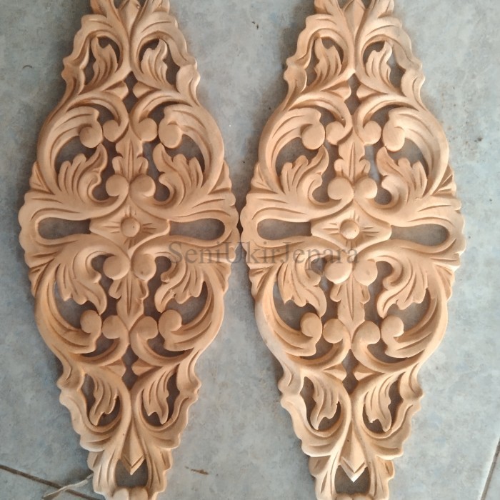 Model Ornamen Ukir Tempel Kayu Jepara Berkualitas Bahan Kayu Mahoni SU422