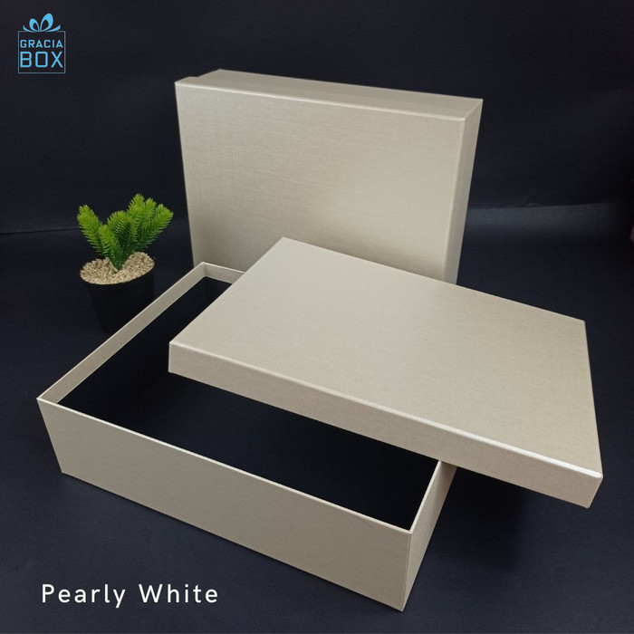 

PL BOX HAMPER - HARDBOX - KOTAK KADO - ukuran 30 cm x 25 cm x 8 Cm - Pearly White, BOX SAJA