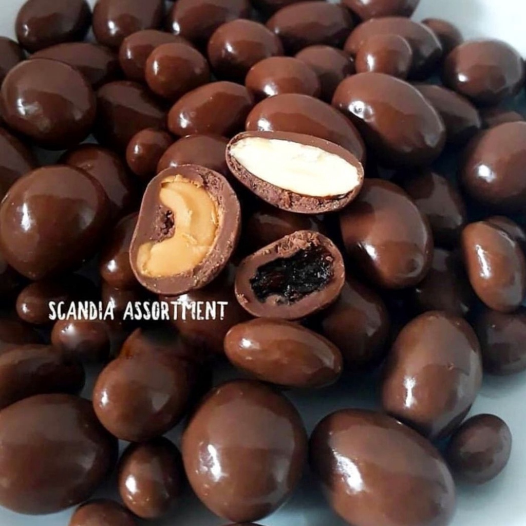 

Coklat Assortment 250gr Cokelat Mix Campuran isi Kacang Almond, Mede dan Kismis Raisin Kiloan