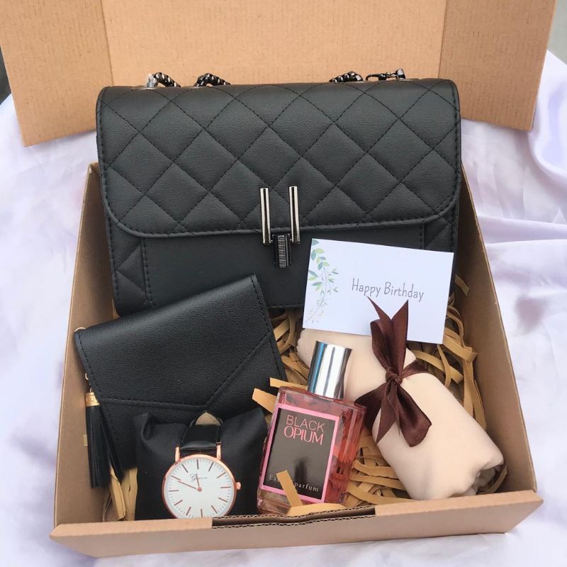 

(CHELSY HITAM 1) HAMPERS HIJAB / GIFT BOX / BIRTHDAY GIFT / KADO CEWEK / KADO WISUDA / ANNIVERSARY