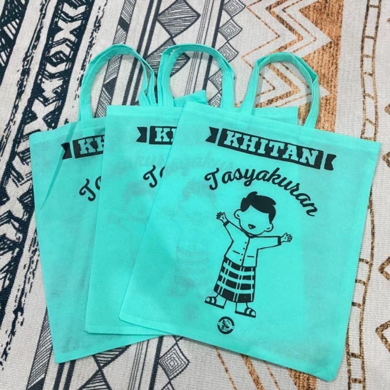 

PROMO TAS SOUVENIR KHITANAN TASYAKURAN KHITAN BINGKISAN JAJAN TERMURAH KEKINIAN READY STOK SIAP KIRIM FLAT 25X30 40GSM