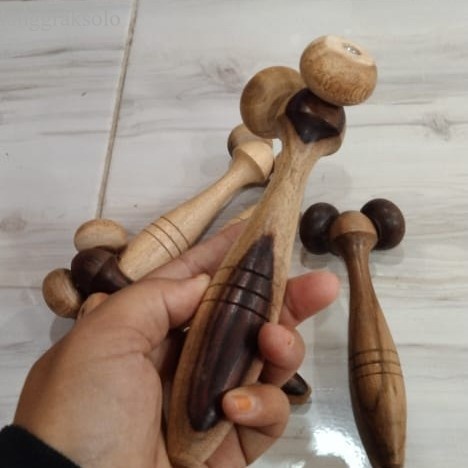 

Alat Pijat Roll Cubit / Alat pijat refleksi murah