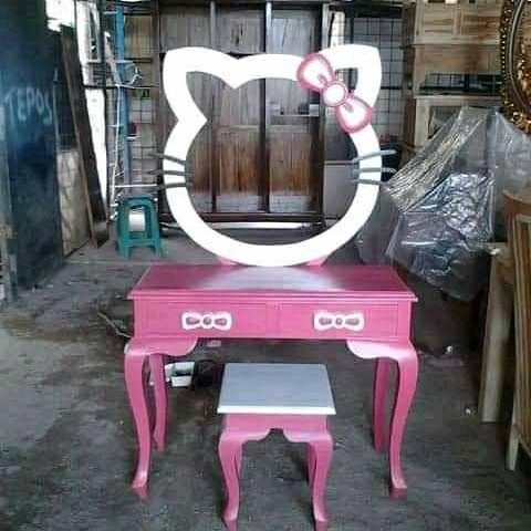 MEJA RIAS TOLET HELLO KITTY MEWAH