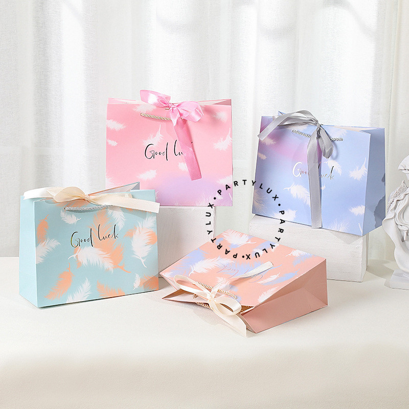 

Paper Bag Tali Pita Motif Bulu Good Luck / Goodie Bag / Tas Kado Ulang Tahun