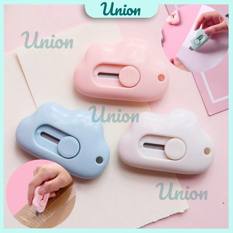 

UM Cutter Mini Karakter Awan / Cutter Mini Portable Motif Awan Pembuka Paket / Mini Cutter Untuk Alat Tulis Kantor / Mini Size Travel Cutter