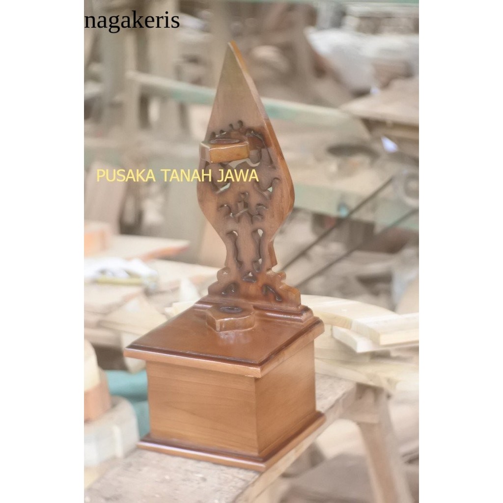 

jagrak keris ukir jepara aluan minimalis antik murah terlaris