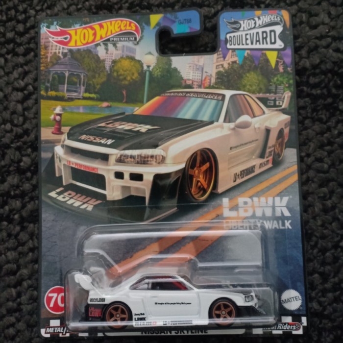 Hotwheels  Boulevard Nissann skyline r34 LBWK putih