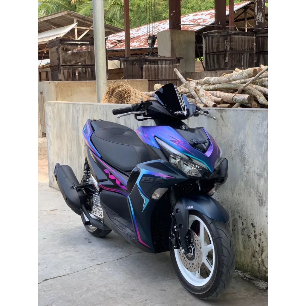 

STRIPING TRANSPARAN AEROX ALL NEW CONNECTED 155 MOTIF RAINBOW STICKER AEROX NVX