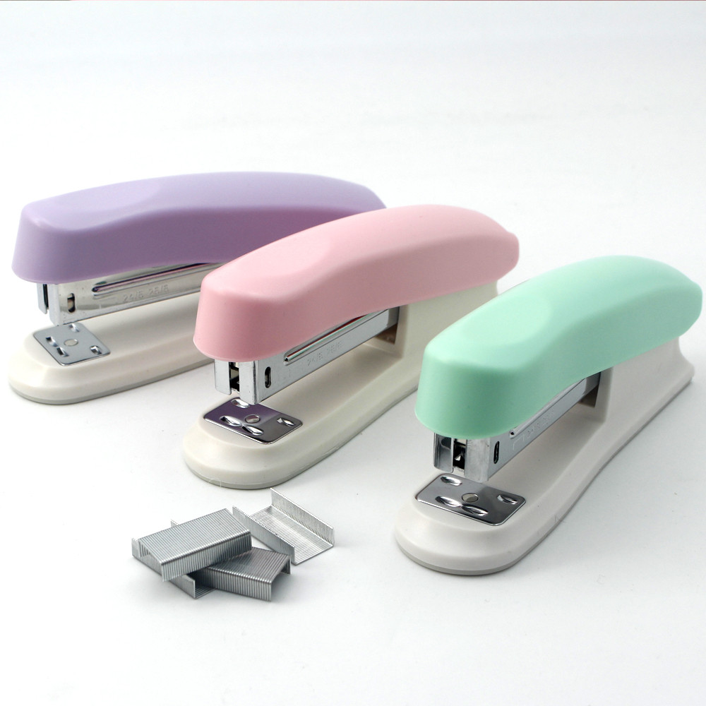 

Macaron-colored desktop stapler, stylish, cute, easy to use, and durable, suitable for 24mm/26mm staples, perfect for school