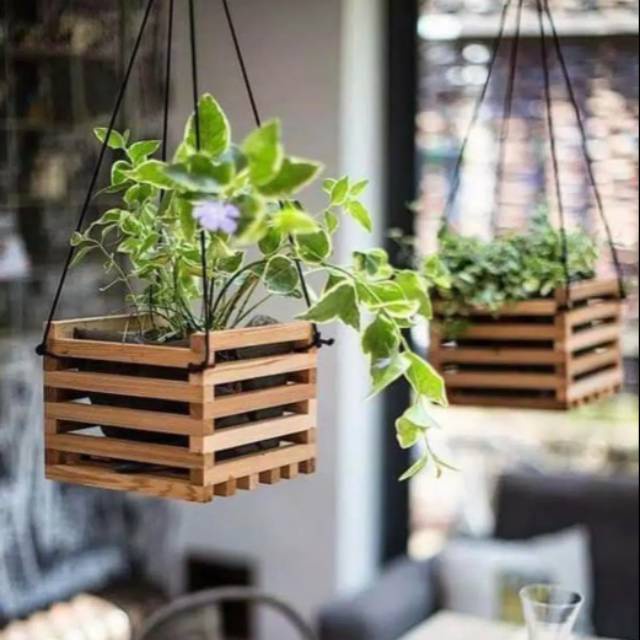 POT GANTUNG KAYU