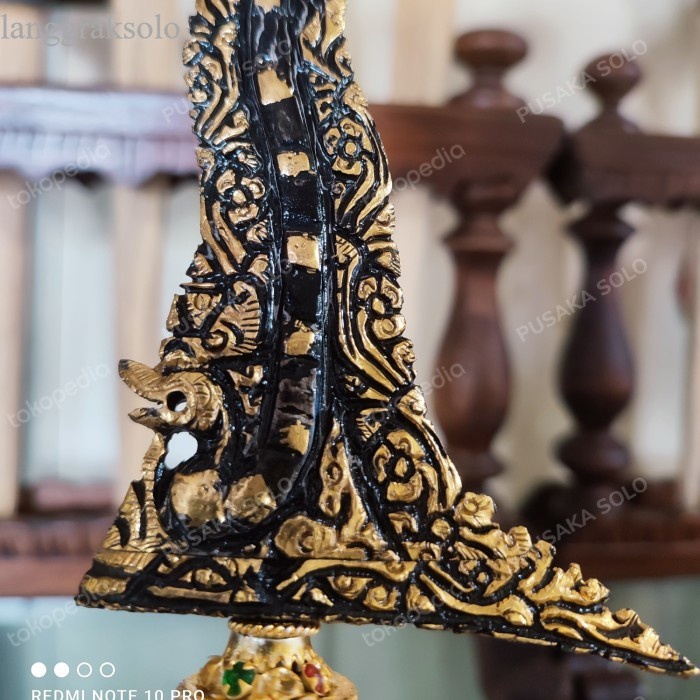 

KERIS NAGASASRA LUK 13 KINATAH KAMAROGAN ISTIMEWA antik