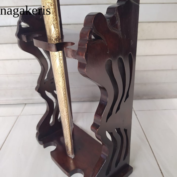 

Jagrak Tempat Keris Isi 1 Ukir Minimalis Finishing Plitur termewah terbaru