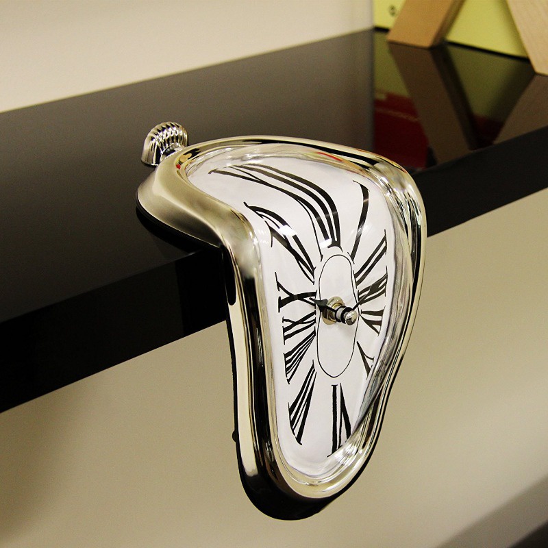 Jam Dinding Retro Gaya Nordic Desain Meleleh Angka Romawi Untuk Dekorasi Rumah