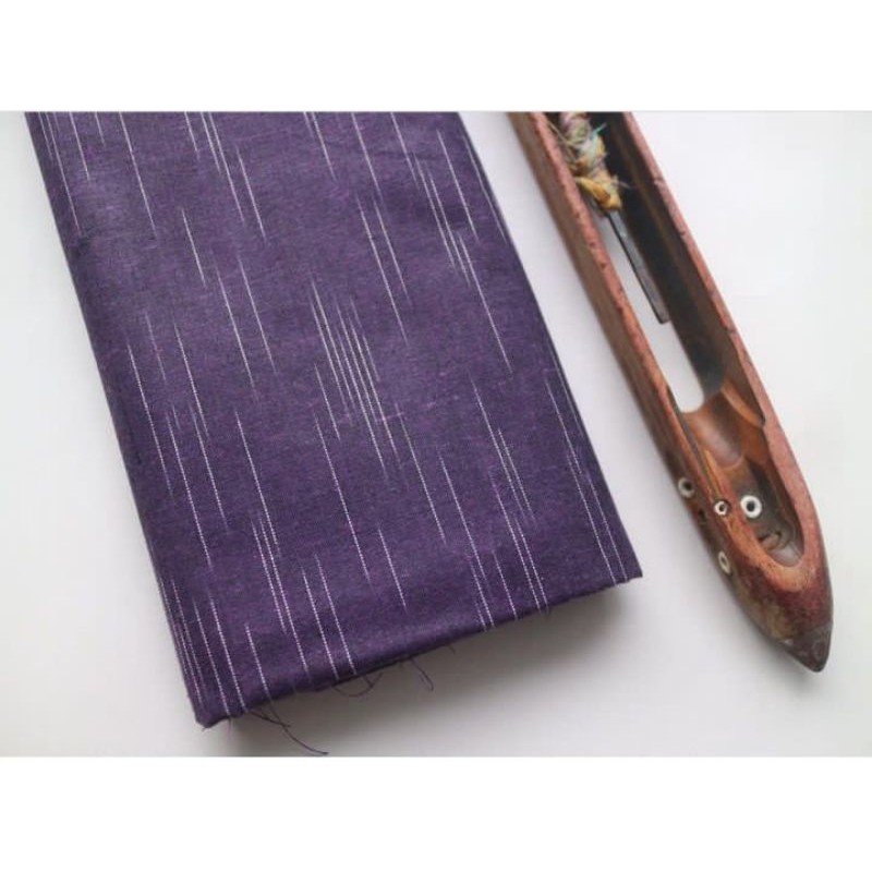 Kain Lurik Gerimis Ungu Tua Lurik